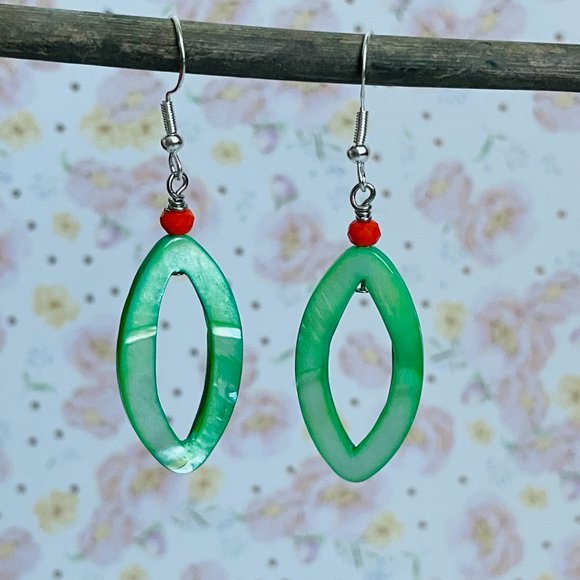 Green Mother of Pearl Beaded Dangle Drop Earrings 2 ¼” NEW - Picture 3 of 3